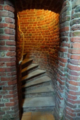 Enge Treppe im Plompetoren