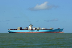 Fast leere Emma Maersk auf dem Weg nach Antwerpen