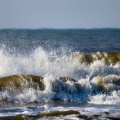 Brechende Wellen an der Nordseeküste