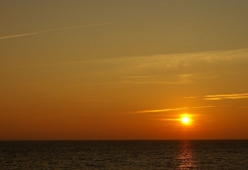 Sonnenaufgang an der Nordseeküste.jpg