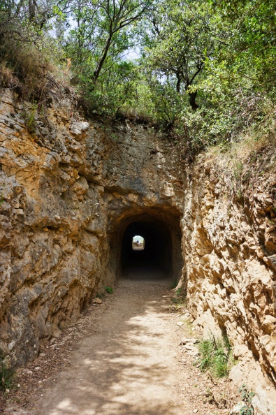 Tunnel vor dem Pont du Gard