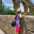 Meine Tochter am Pont du Gard