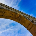 Ein Bogen vom Pont du Gard.jpg